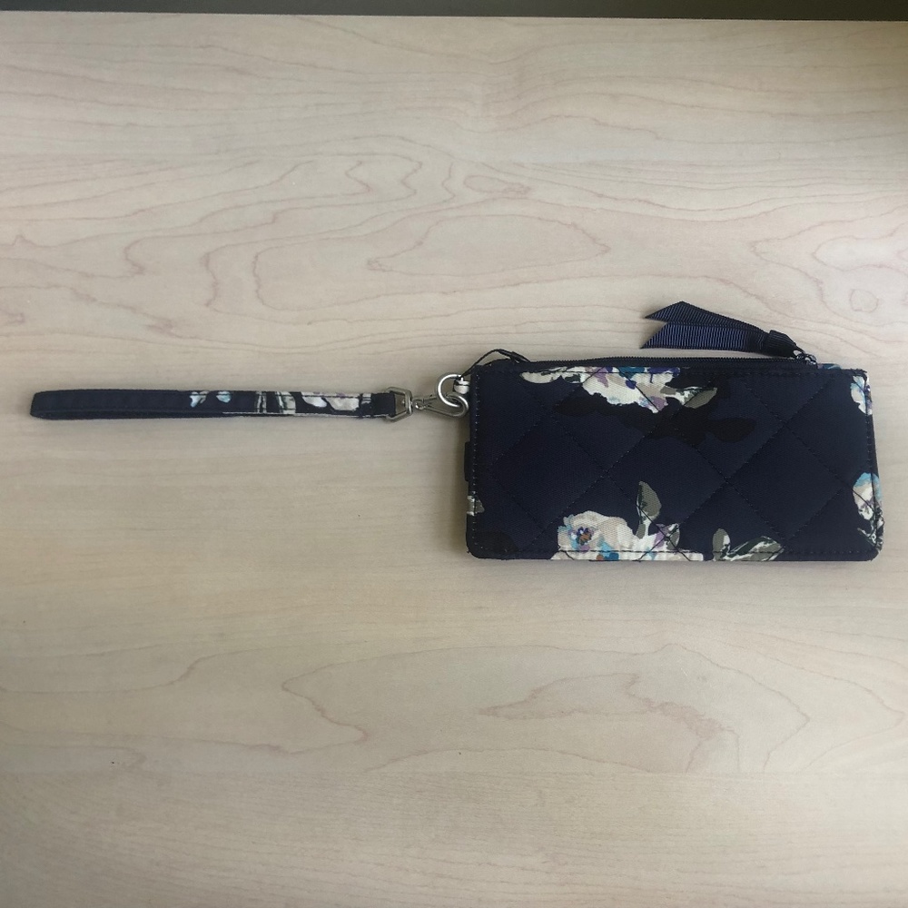 Sale! New Vera Bradley Navy Floral Wristlet w/ Zipper Closure